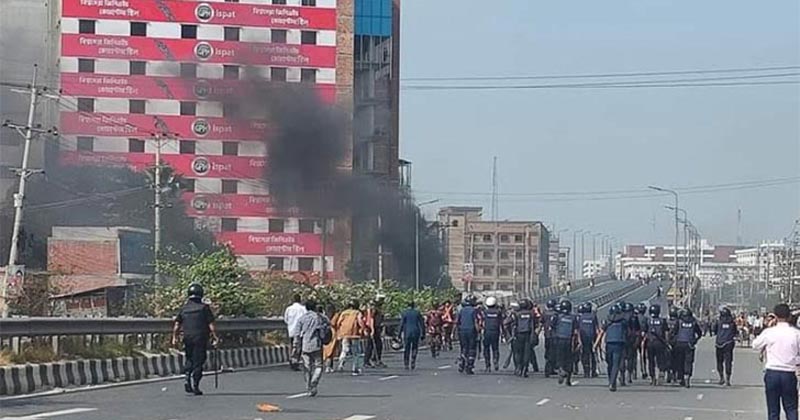 গাজীপুরে পোশাক শ্রমিকদের বিক্ষোভে গুলি, নারী শ্রমিকের মৃত্যু