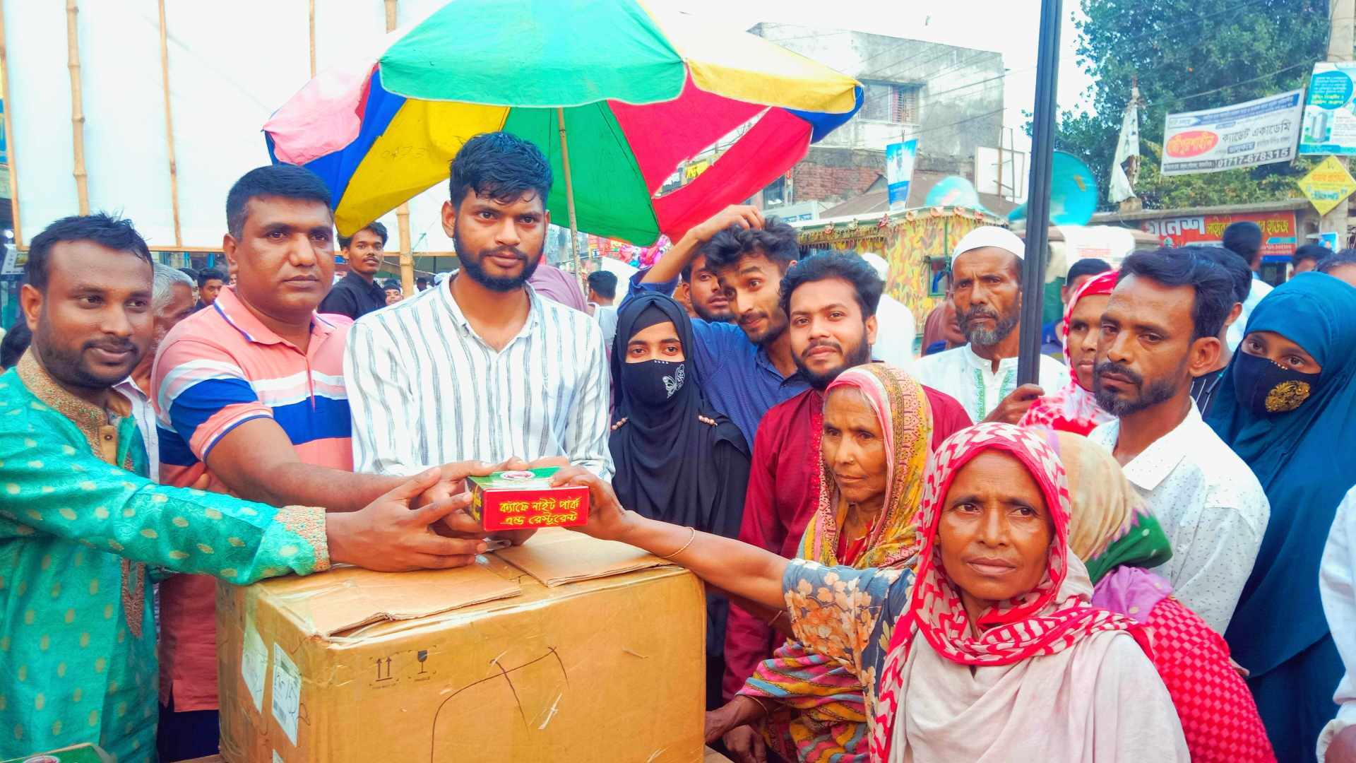 ভালুকায় অঙ্কুর স্বেচ্ছাসেবী রক্তদান সংগঠনের উদ্যোগে ইফতার বিতরণ