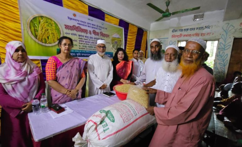 ময়মনসিংহ সদর উপজেলায় মতবিনিময় ও বীজ বিতরণ