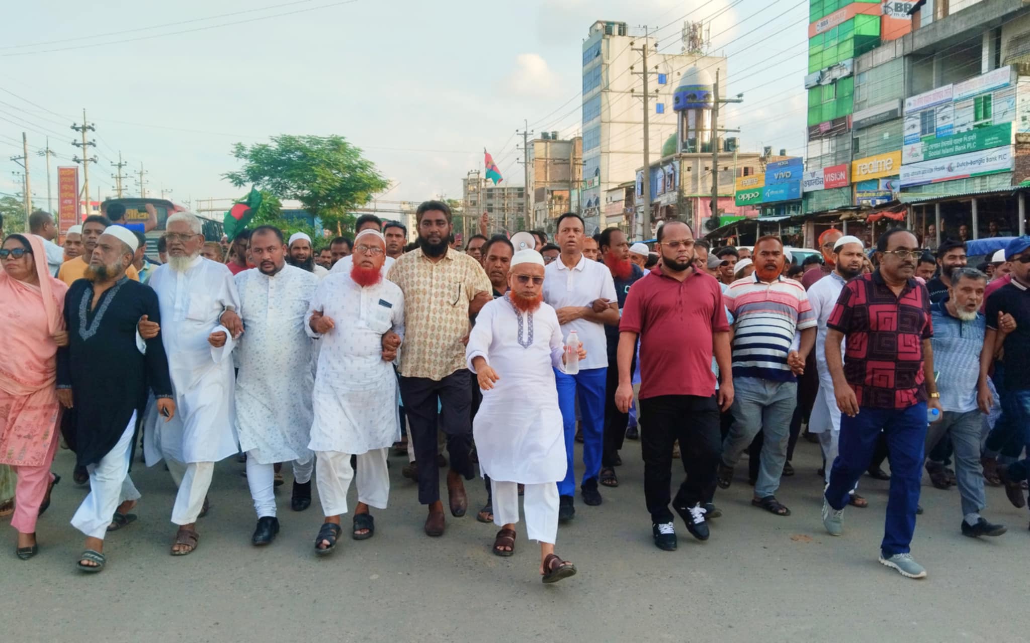 মোর্শেদ আলমের নেতৃত্বে ভালুকায় বিএনপির আনন্দ মিছিল