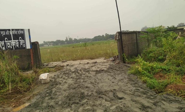 রূপগঞ্জে স্বপ্ন ভিলেজ হাউজিং প্রকল্পে হামলা ভাংচুর লুটপাট অগ্নিসংযোগ