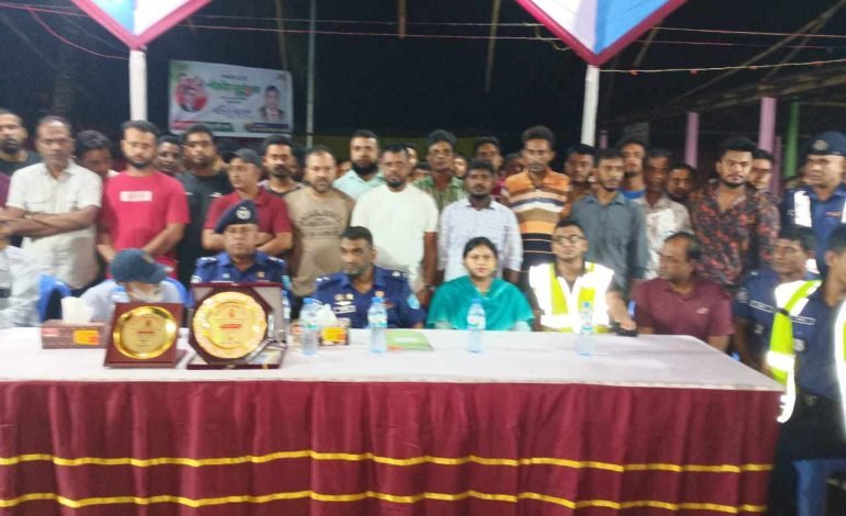 মধুপুরে রাতে বিভিন্ন পূজা মন্ডপ পরিদর্শন করলেন জেলা পুলিশ সুপার