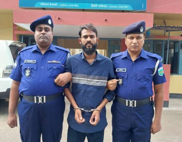 পাবনার সুজানগর হিন্দু ধর্মাবলম্বীদের প্রতিমা ভাংচুরের অভিযোগে একজন গ্রেফতার