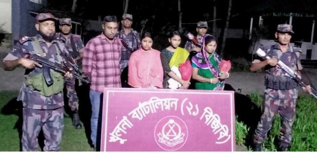 অবৈধভাবে ভারতে যাওয়ার সময় মাগুরার ২ নারী আটক