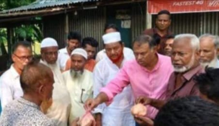 ফুলপুরে বন্যার্তদের মাঝে বিএনপির খাবার বিতরণ