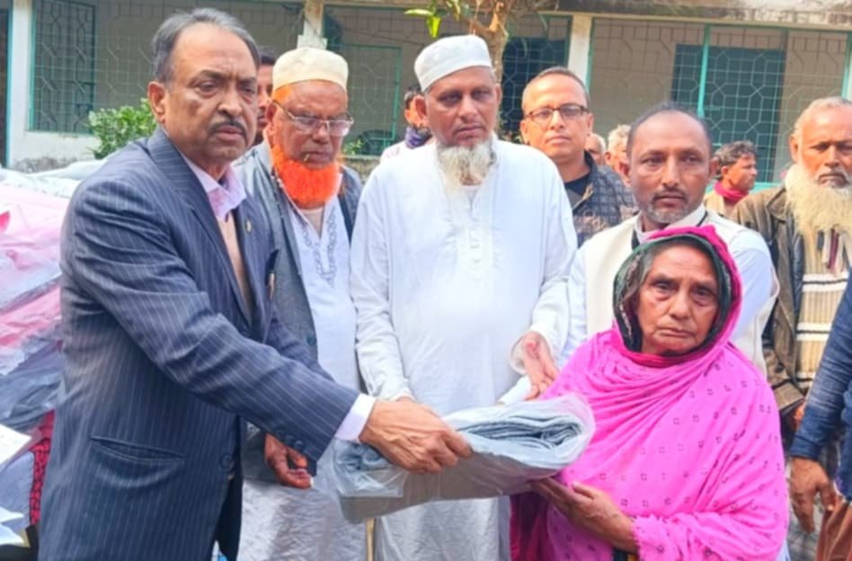 ভালুকায় ছিন্নমূল ও শীতার্তদের মাঝে  কম্বল বিতরণ করেন (পিপি) এ্যাড. আনোয়ার আজিজ টুটুল