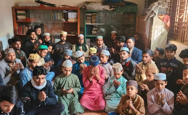 শাজাহানপুরে বিএনপি’র চেয়ারপার্সন বেগম খালেদা জিয়ার সুস্থতা কামনা করে ছাত্রদলের দোয়া মাহফিল অনুষ্ঠিত