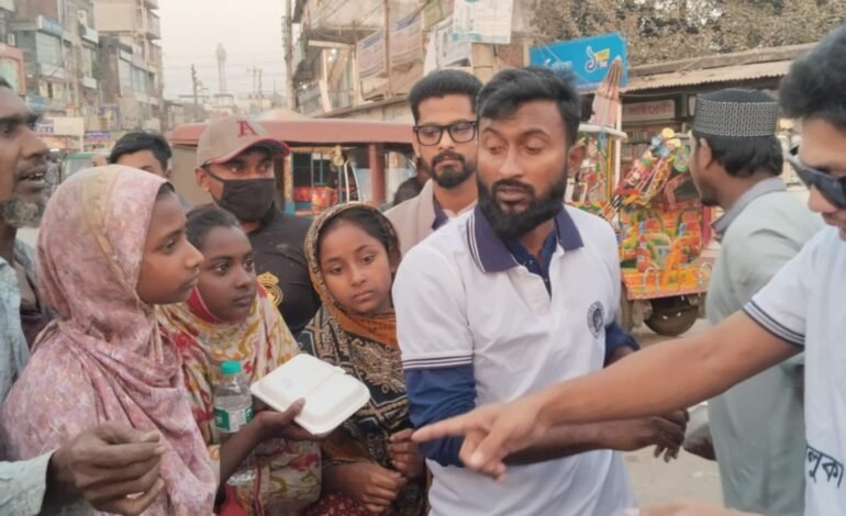 ভালুকায় ফ্রেন্ডস ক্লাবের ইফতার বিতরণ