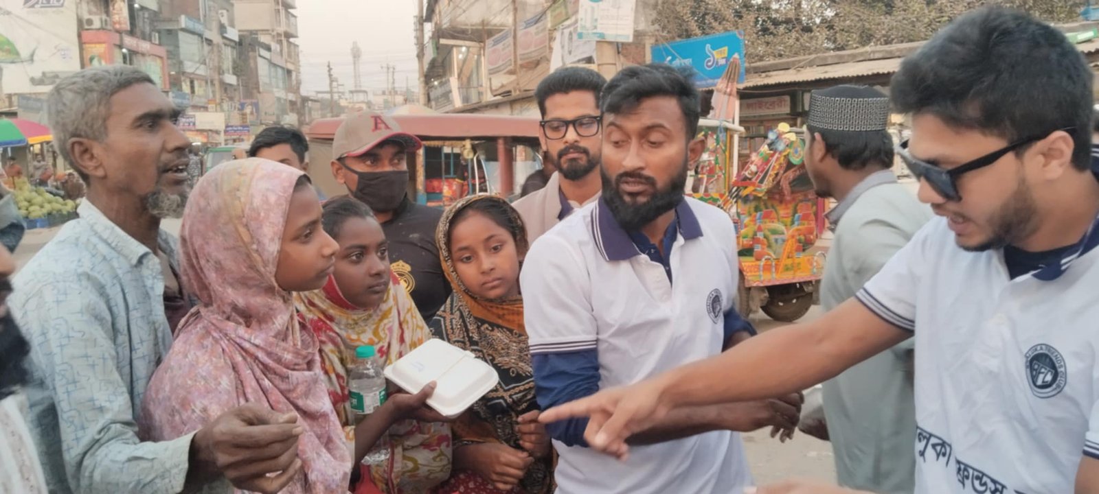 ভালুকায় ফ্রেন্ডস ক্লাবের ইফতার বিতরণ